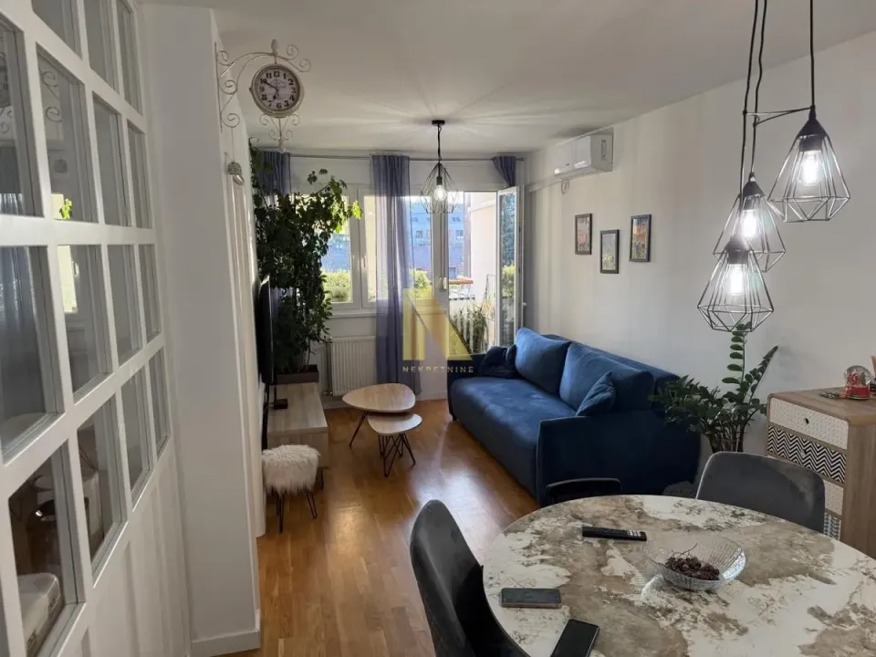 Prodaja, trosoban stan, 59m², Petrovaradin, Novi Sad