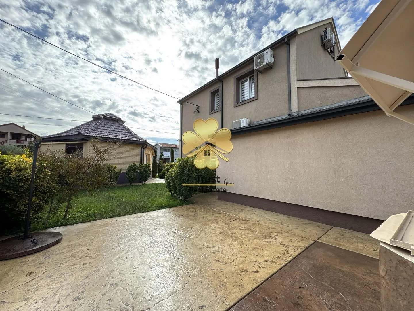 Rent, house, 250m², Tološi, Podgorica
