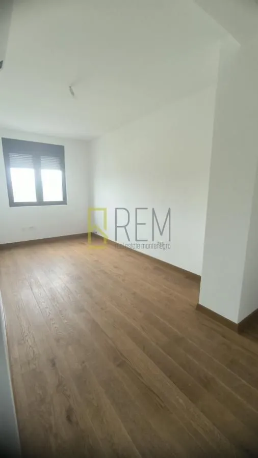 Prodaja, trosoban stan, 127m², Tološka šuma, Podgorica
