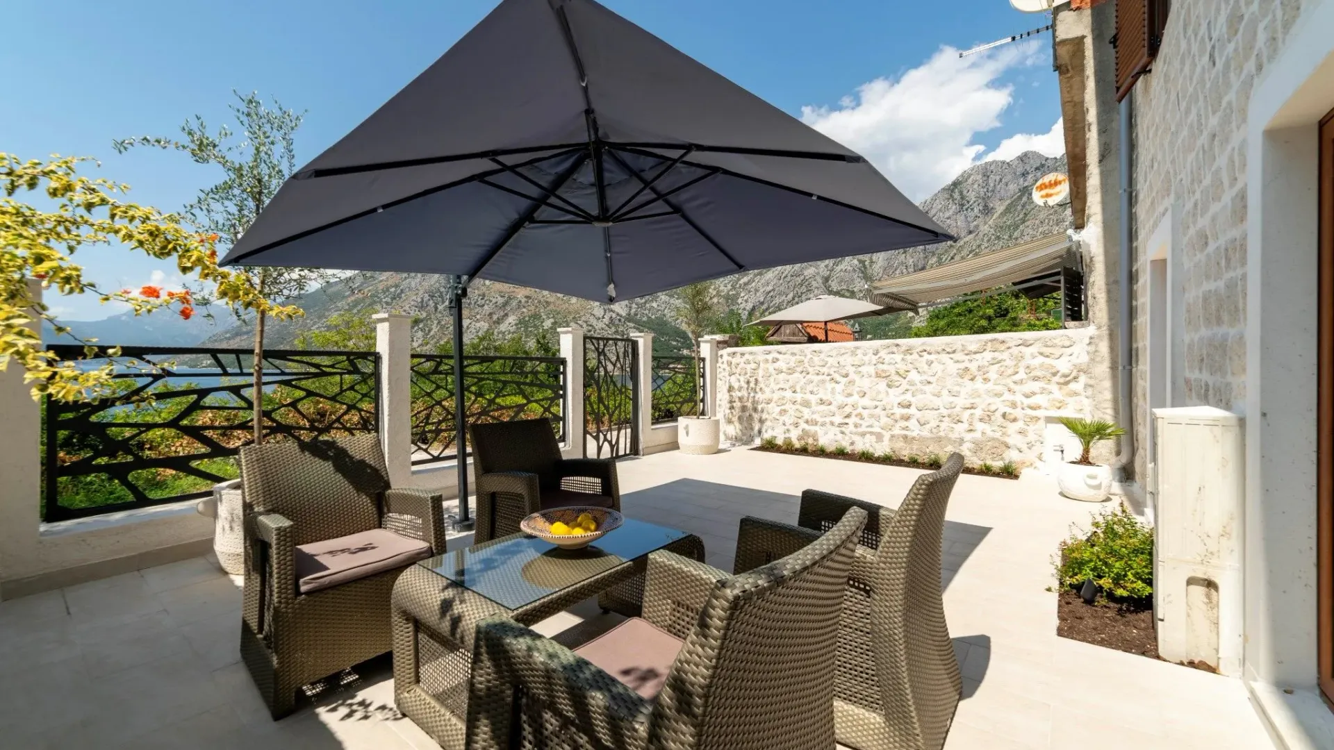 Rent, house, 150m², Orahovac, Kotor