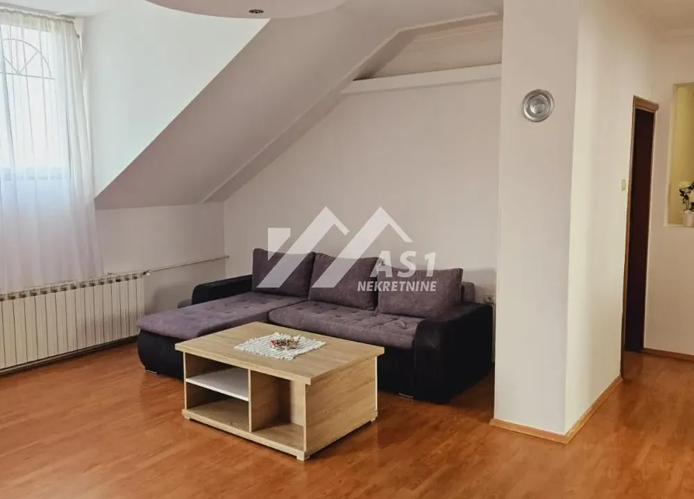 Izdavanje, trosoban stan, 100m², Veternik, Novi Sad Sve Podlokacije