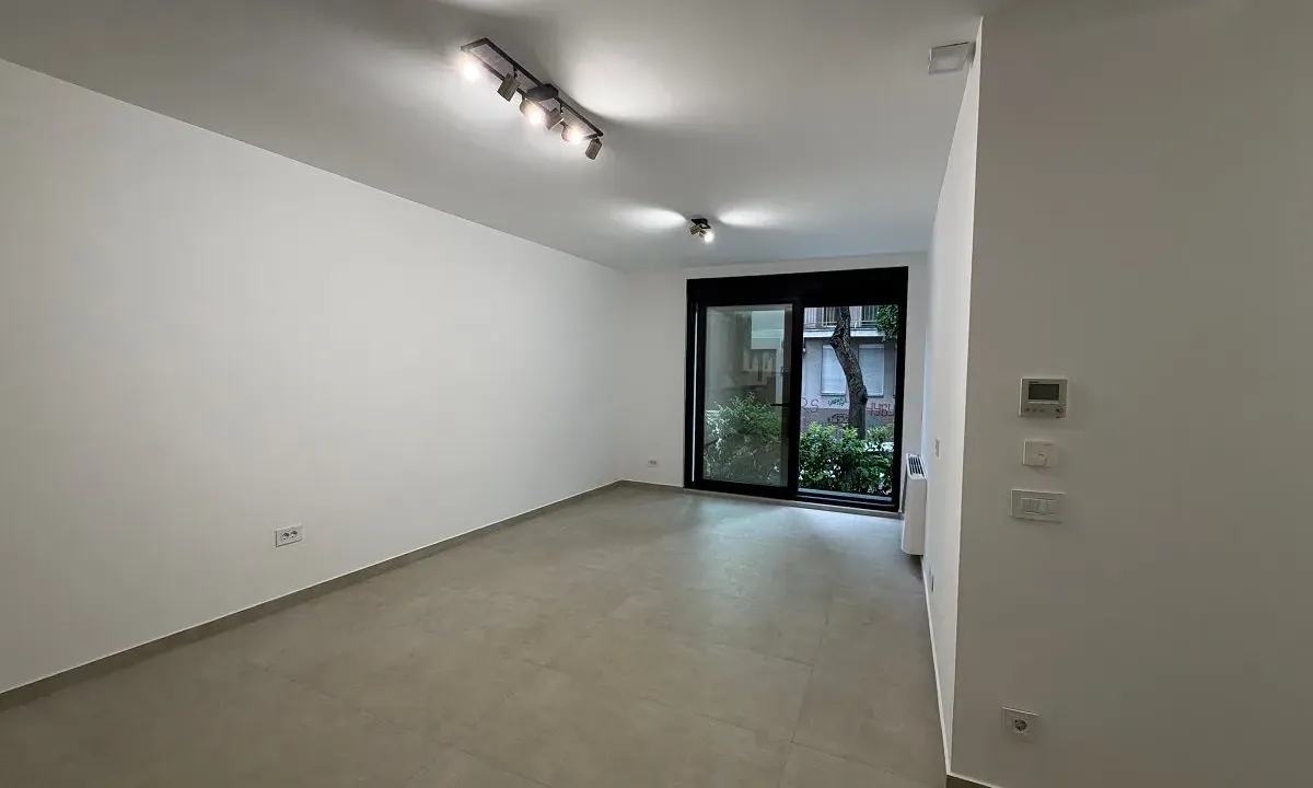 Izdavanje, poslovni prostor, 55m², Crveni Krst, Beograd