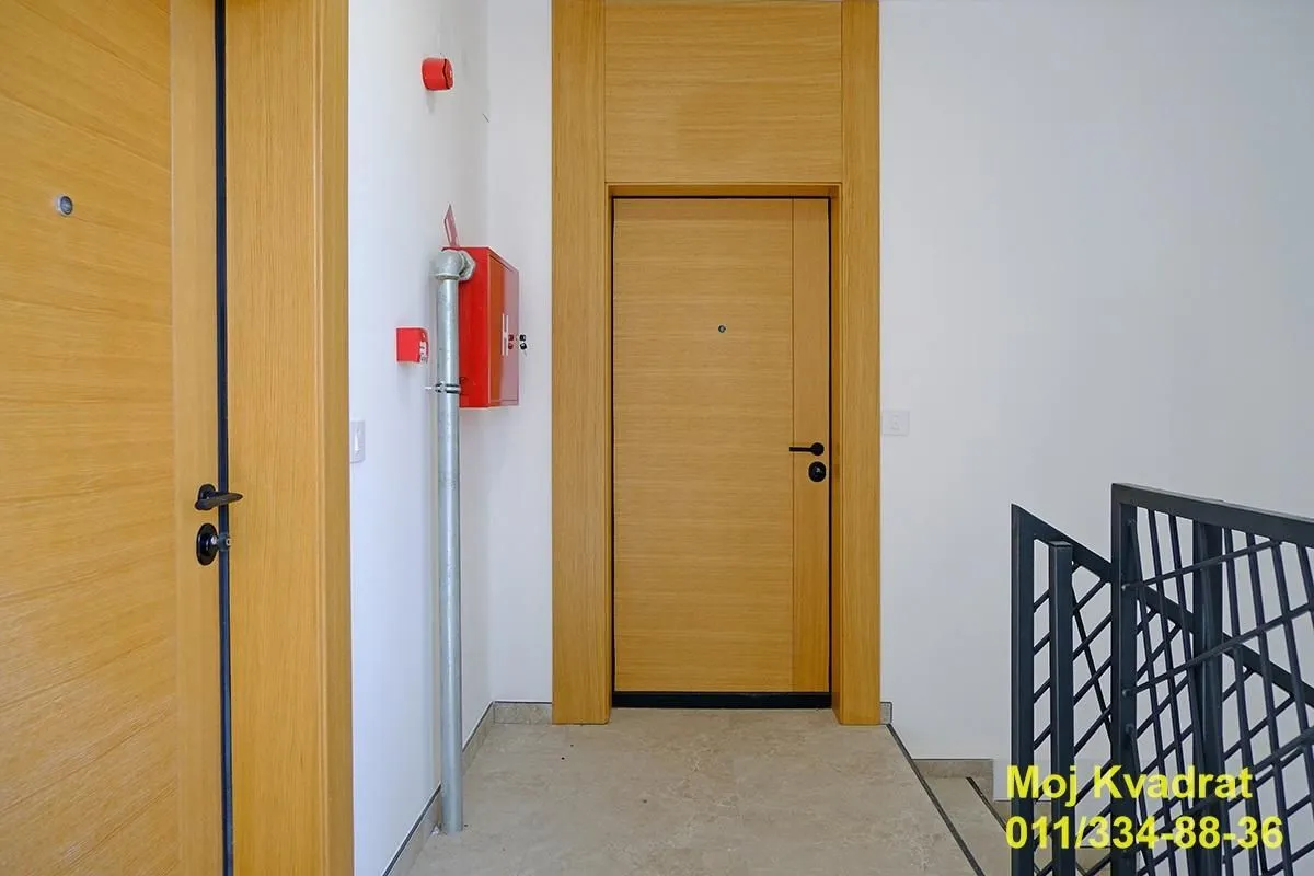Prodaja, četvorosoban stan, 110m², Čubura, Beograd
