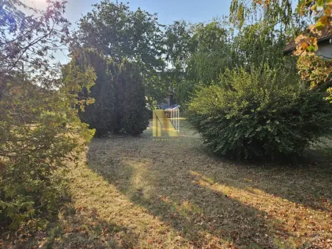 Sale, land lot, 500m², Lipov gaj, Novi Sad Sve Podlokacije - image 1