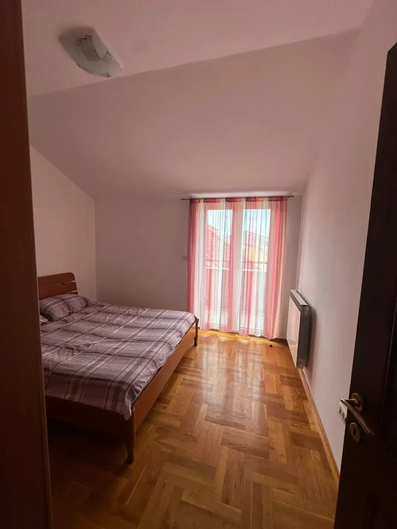 Izdavanje, četvorosoban stan, 150m², Stari Aerodrom, Podgorica