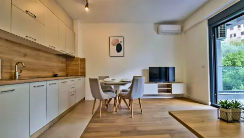 Daily-rent, one bedroom apartment, 40m², Bečići, Budva - image 2