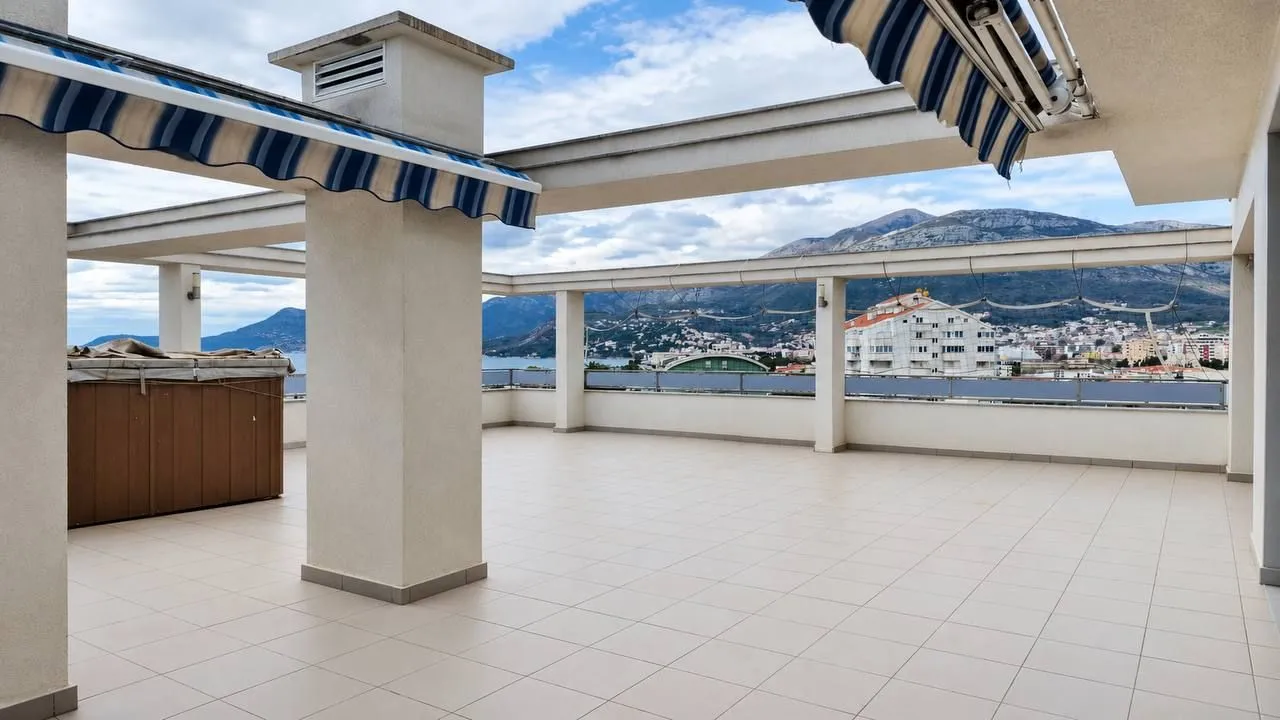 Sale, four bedroom apartment, 148m², Centar, Bar