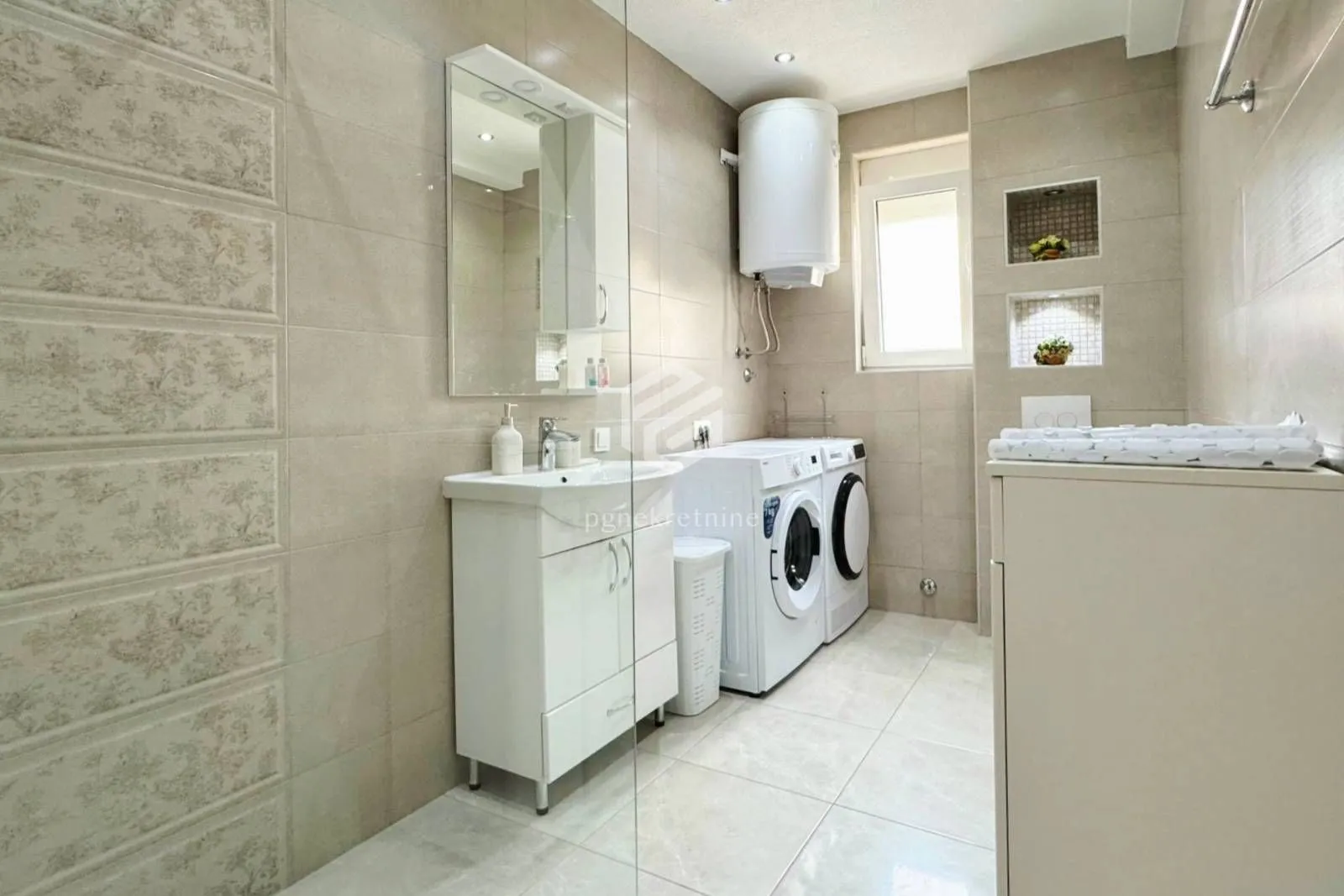 Rent, three bedroom apartment, 160m², Tivat, Crna Gora