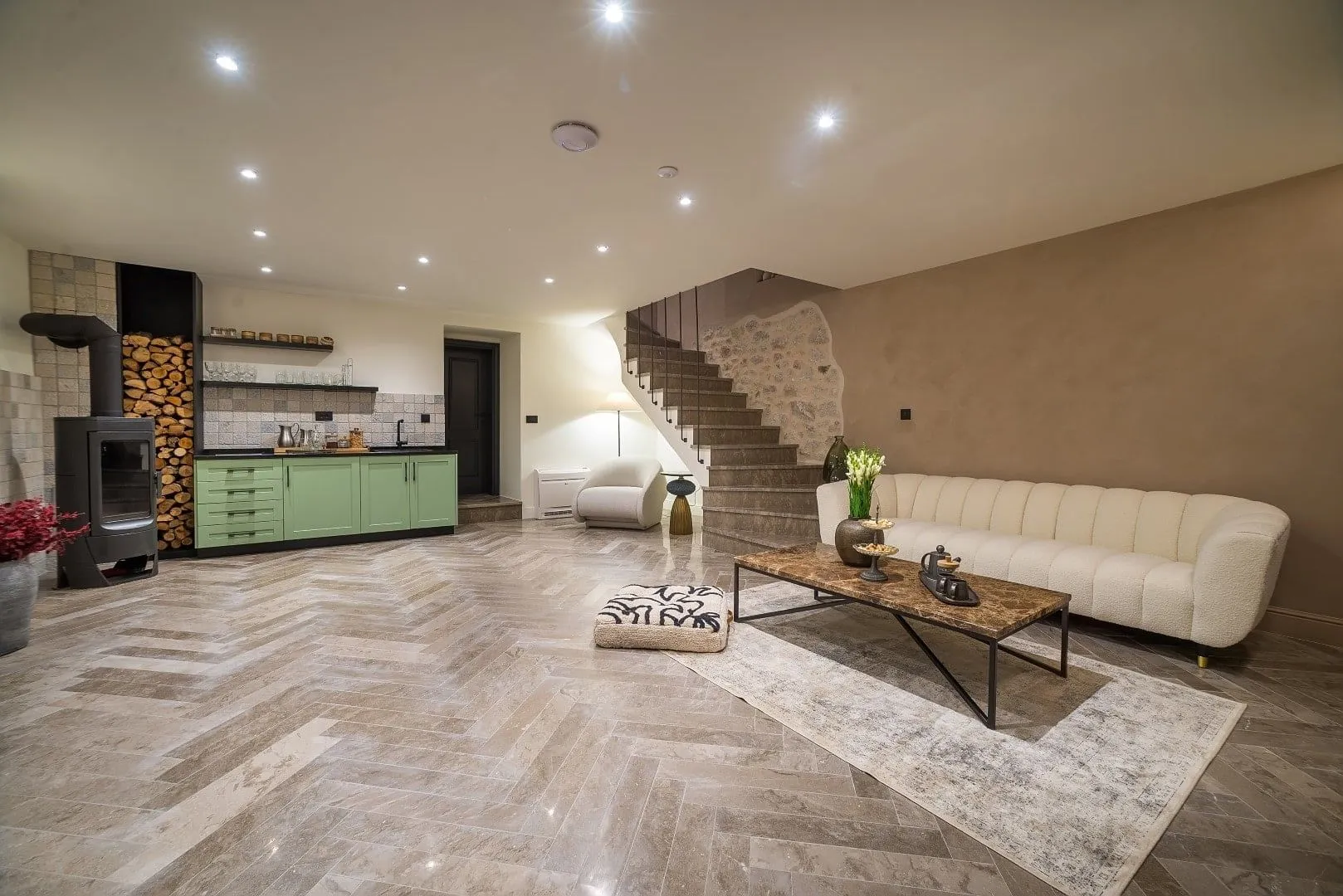 Rent, house, 85m², Nalježići, Kotor