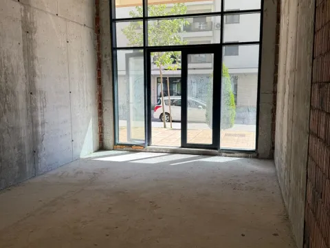 Izdavanje, poslovni prostor, 36m², New City, Podgorica - image 8