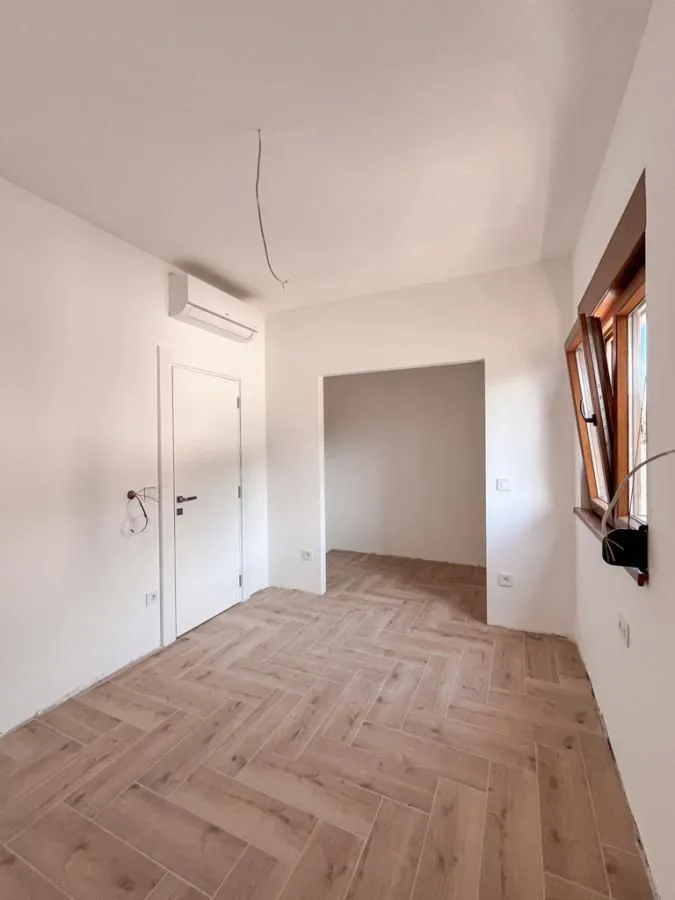 Prodaja, dvosoban stan, 69m², Tivat, Crna Gora