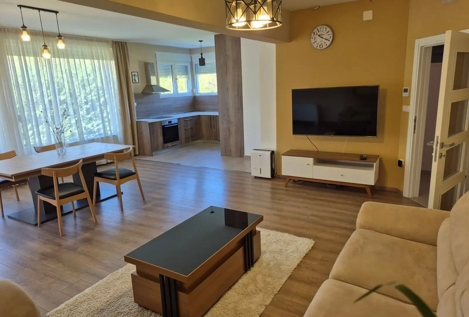 Izdavanje, kuća, 157m², Tološi, Podgorica
