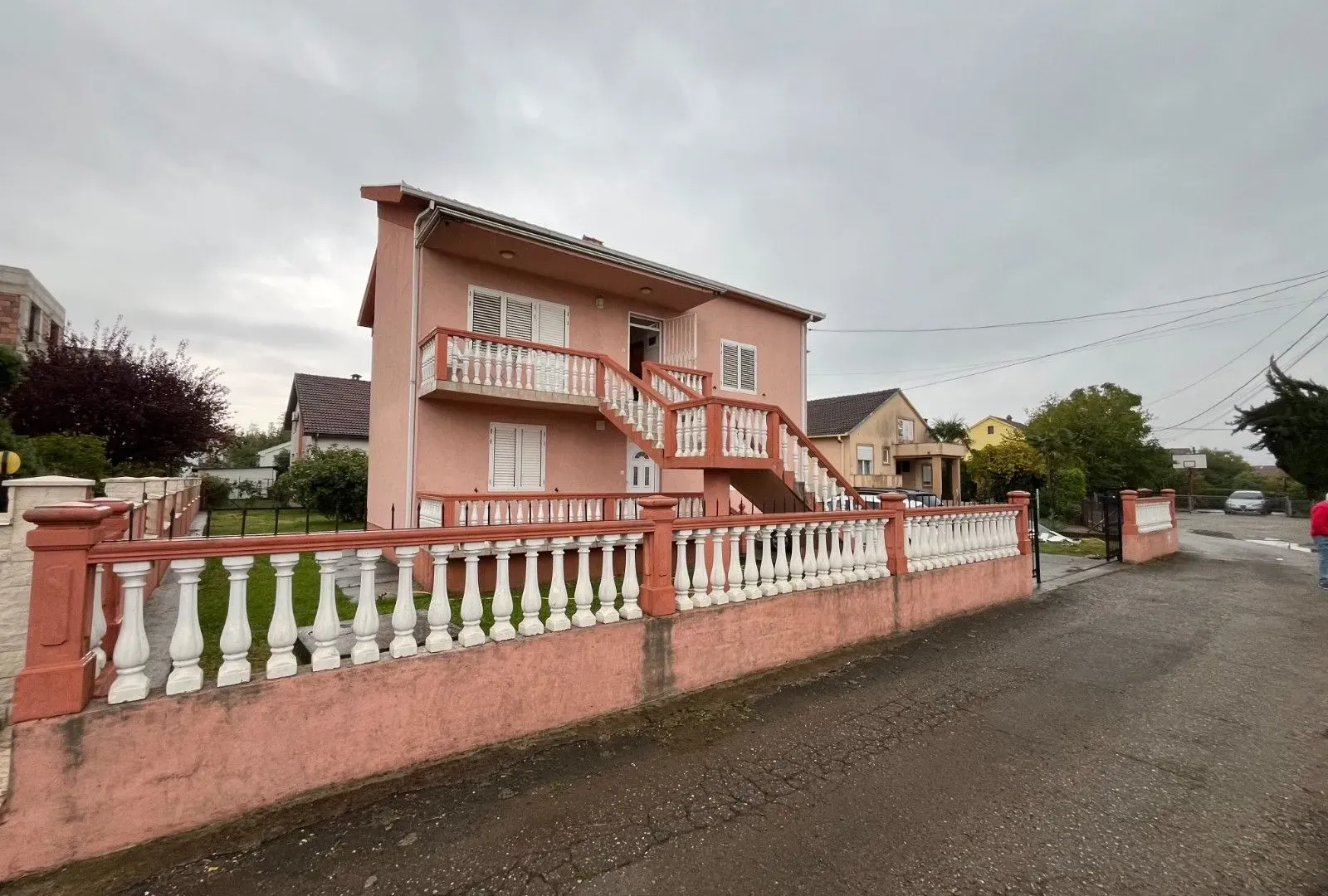 Sale, house, 761m², Tološi, Podgorica