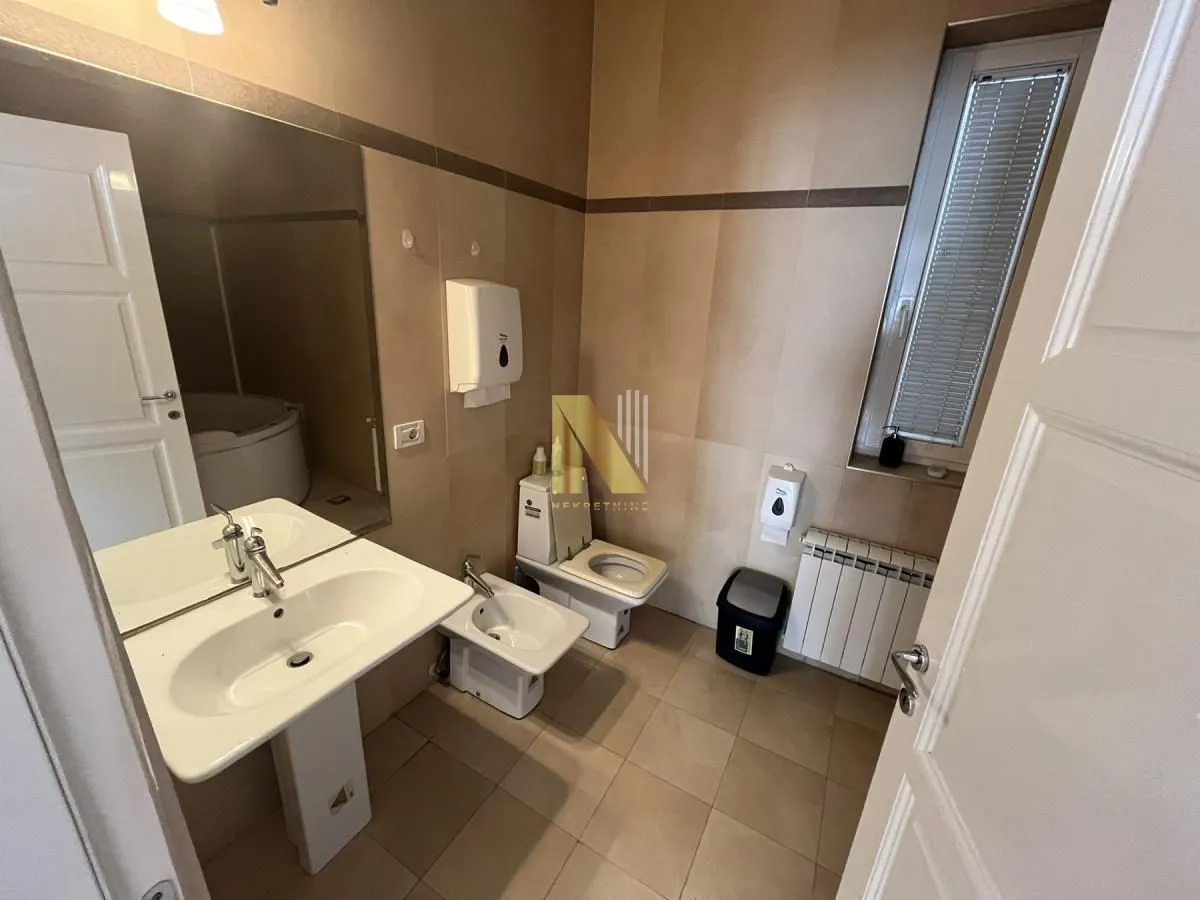 Prodaja, četvorosoban stan, 213m², Centar, Novi Sad