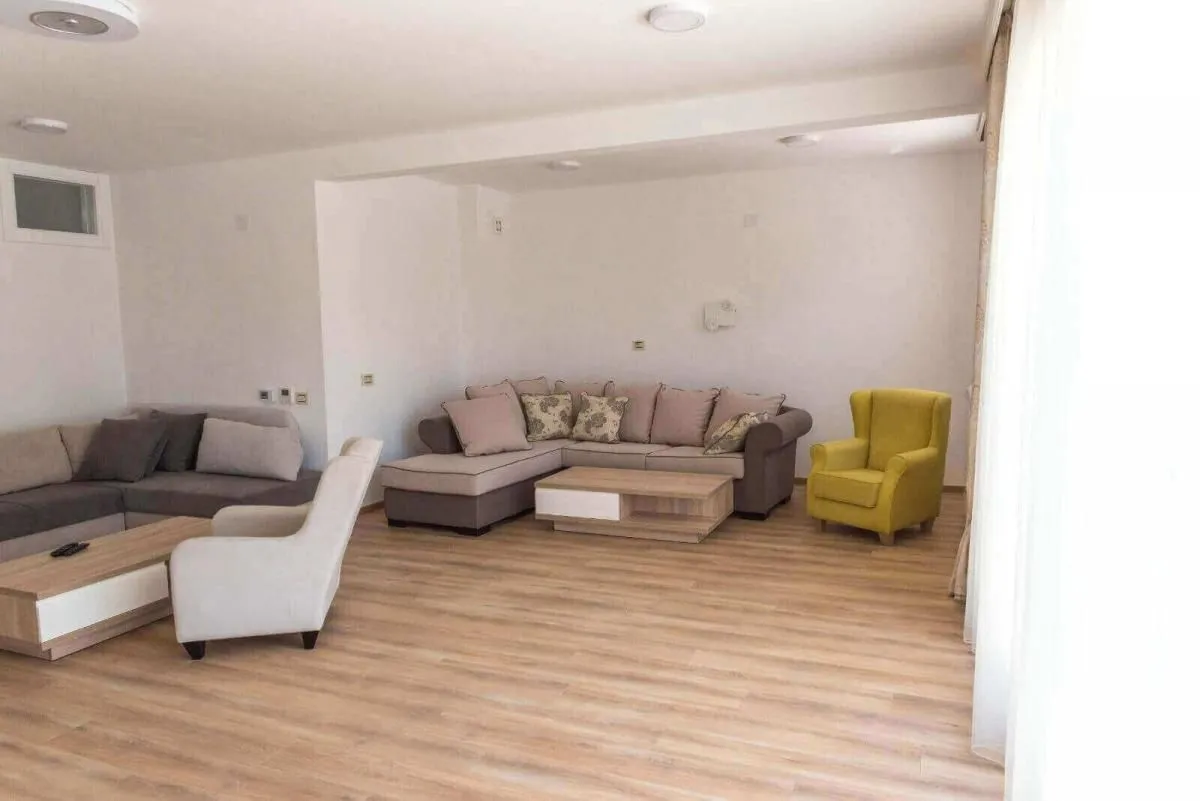 Izdavanje, kuća, 1400m², Savski Venac, Beograd