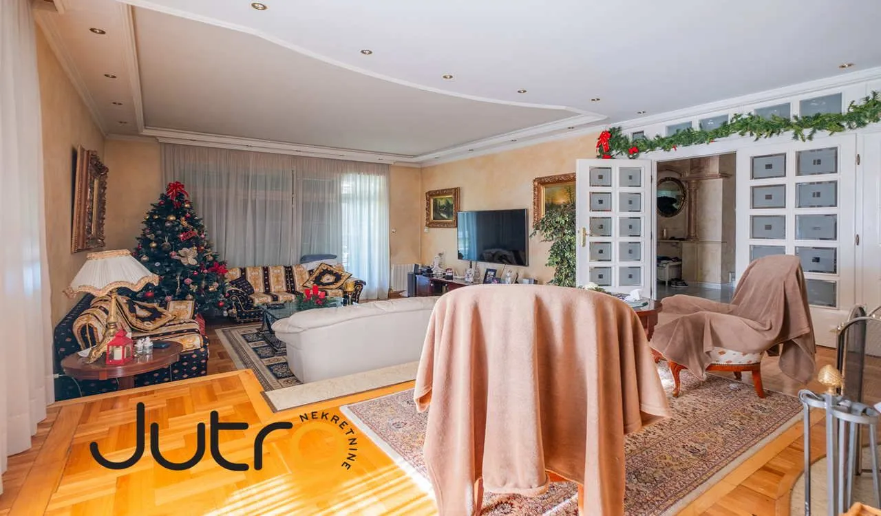 Izdavanje, kuća, 930m², Podgorica, Crna Gora