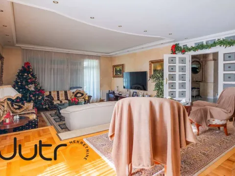 Izdavanje, kuća, 930m², Podgorica, Crna Gora - image 1