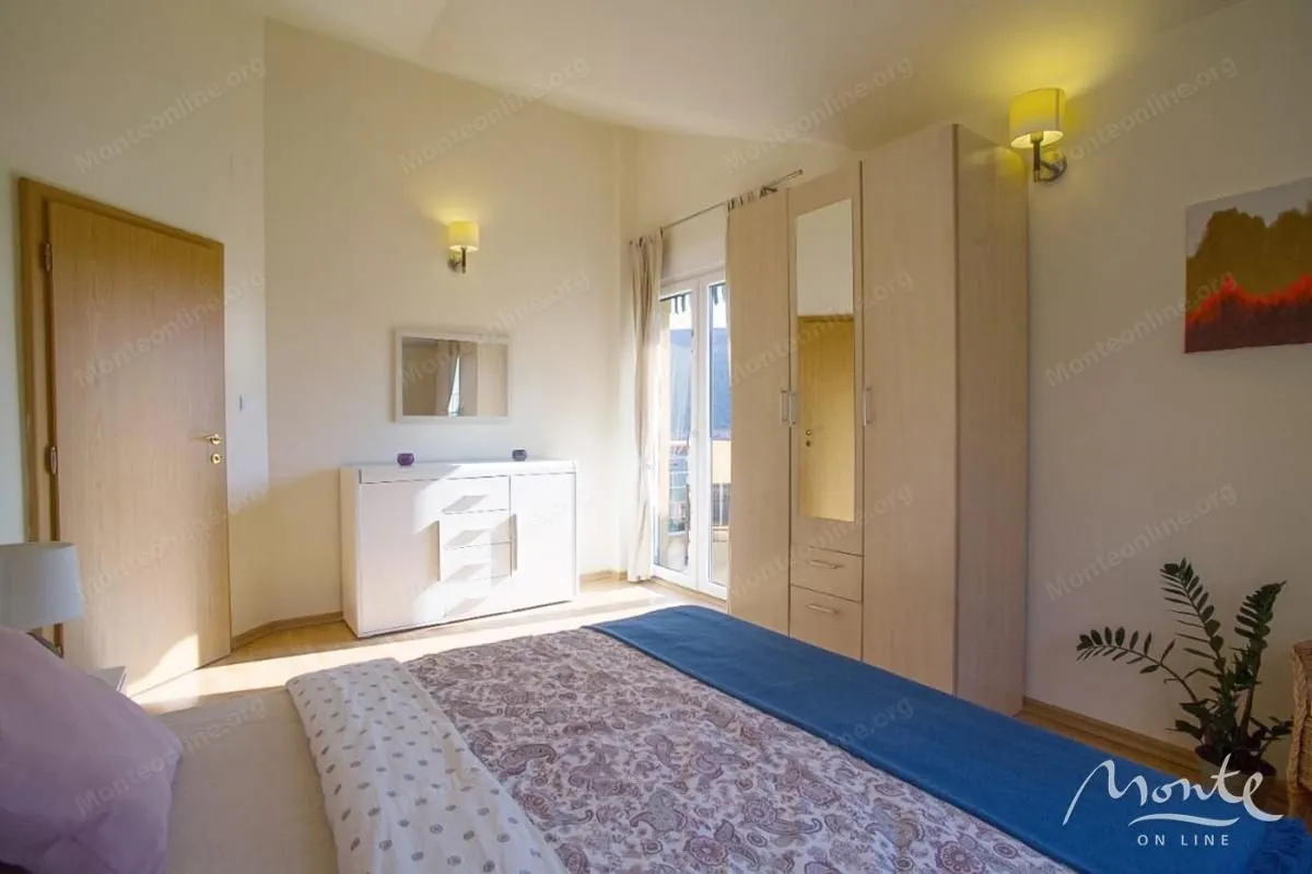Prodaja, dvosoban stan, 82m², Đenovići, Herceg Novi