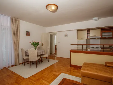 Rent, two bedroom apartment, 69m², Dobrota, Kotor - image 4