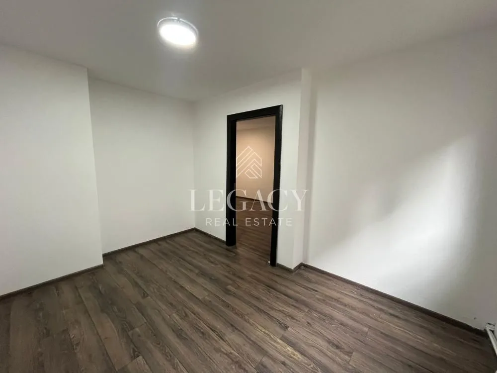 Izdavanje, poslovni prostor, 146m², Đeram Pijaca, Beograd