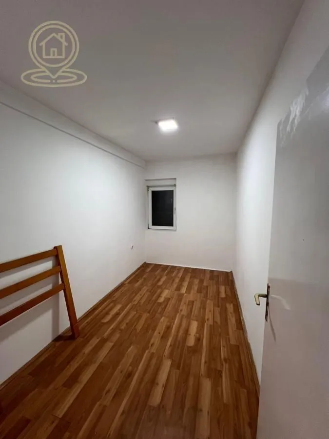 Rent, office space, 85m², Medijana, Niš