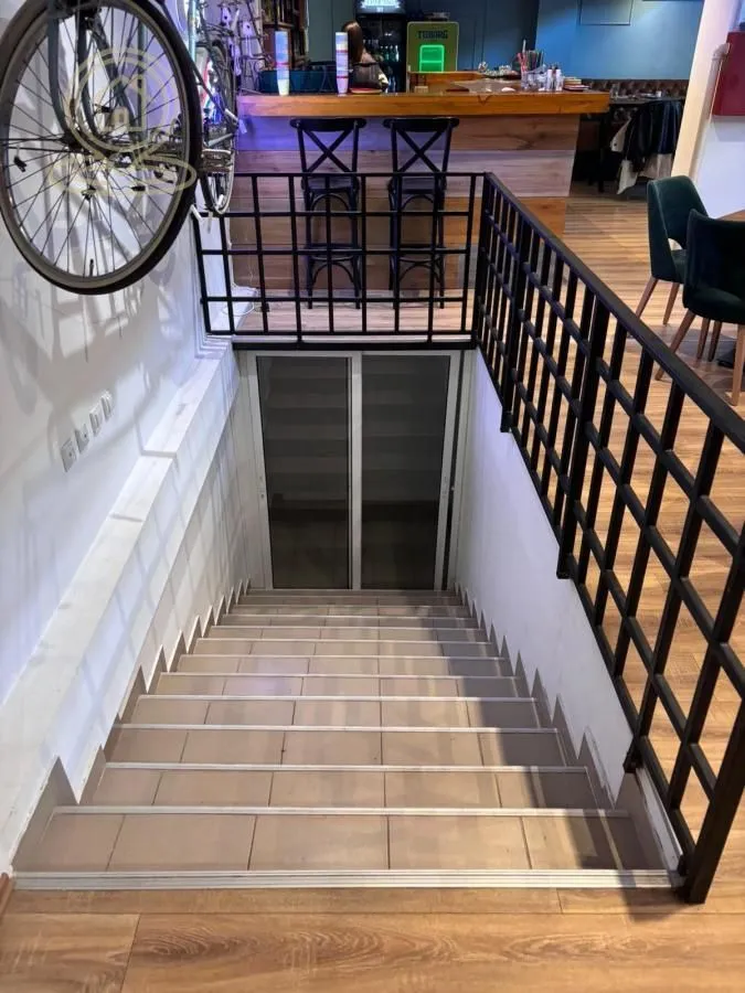 Izdavanje, poslovni prostor, 390m², Medijana, Niš
