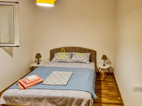 Izdavanje, kuća, 90m², Kotor, Crna Gora - image 2
