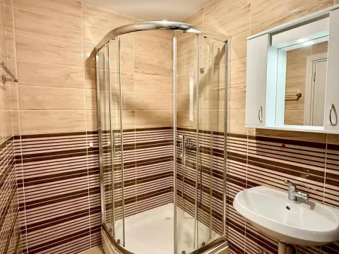 Sale, two bedroom apartment, 75m², Budva, Crna Gora - image 11