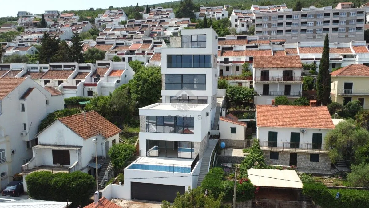 Sale, house, 315m², Krašići, Tivat