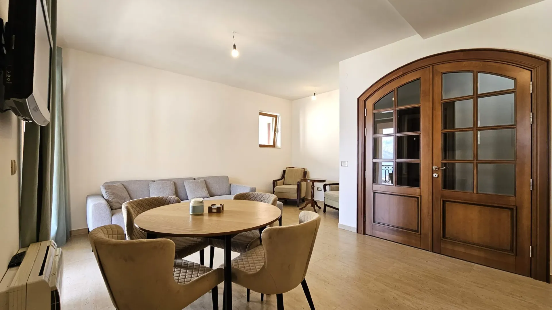 Prodaja, dvosoban stan, 106m², Dobrota, Kotor