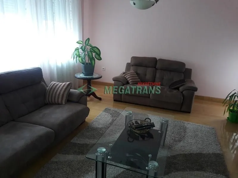 Izdavanje, četvorosoban stan, 115m², Grbavica, Novi Sad Sve Podlokacije