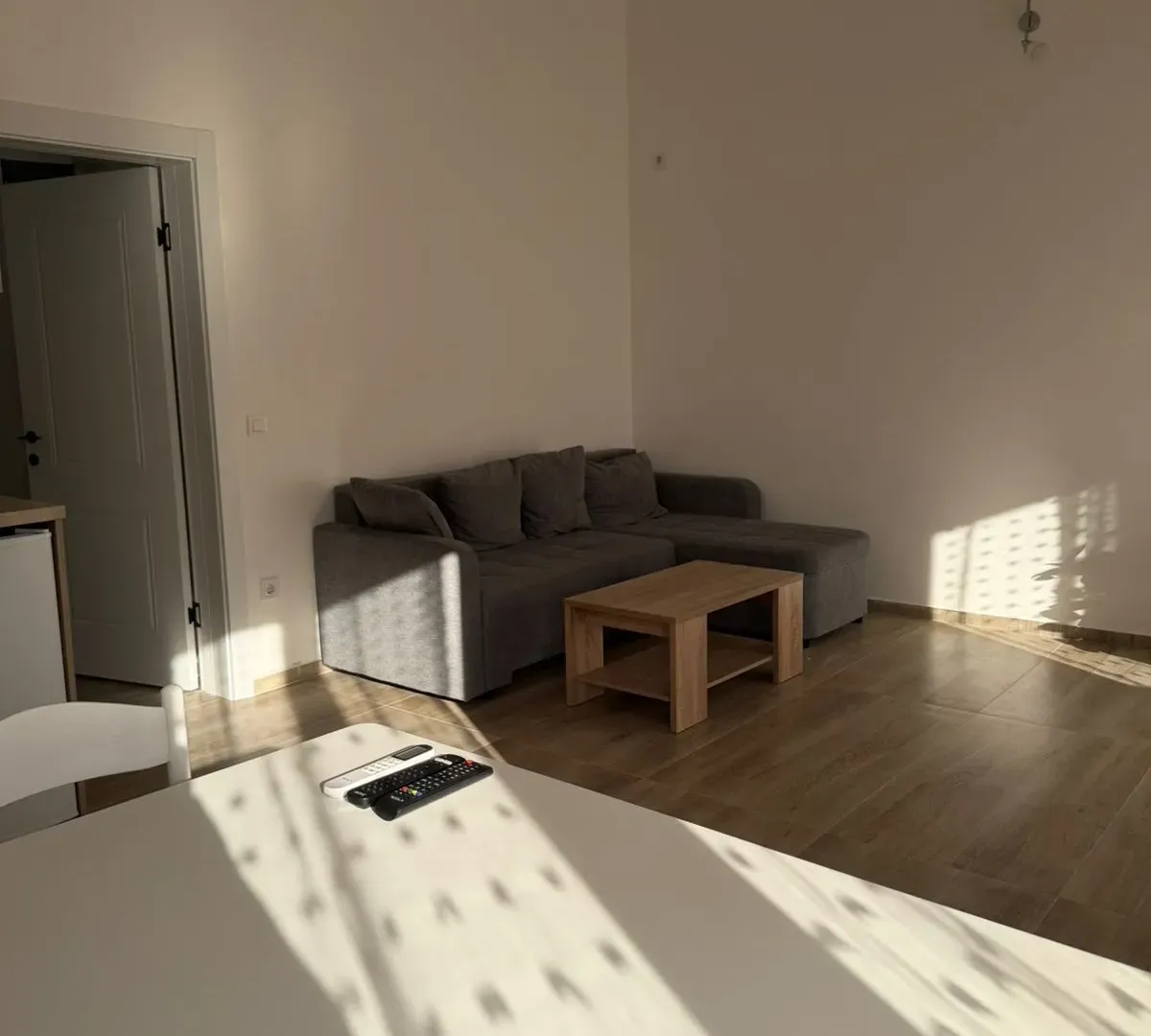 Izdavanje, dvosoban stan, 66m², Bonići, Tivat