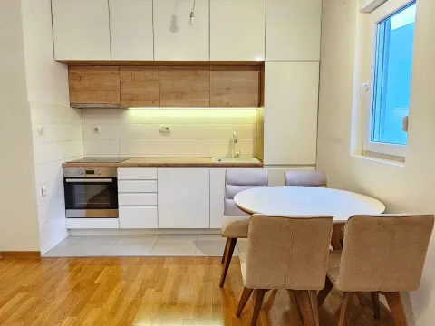 Izdavanje, dvosoban stan, 60m², Zabjelo, Podgorica - image 1