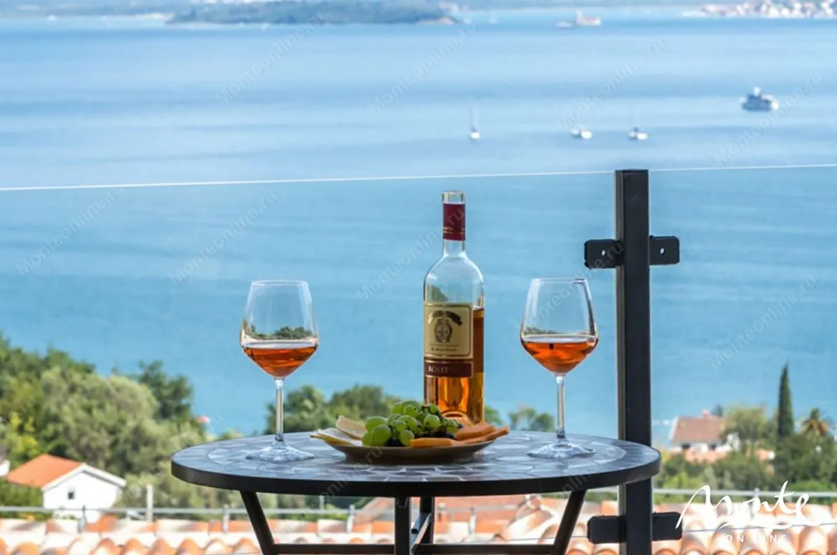 Prodaja, kuća, 350m², Herceg Novi, Crna Gora