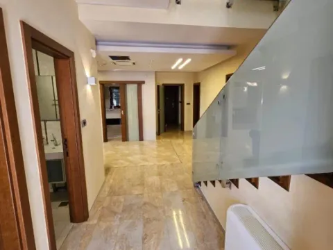 Izdavanje, kuća, 380m², Mareza, Podgorica - image 10