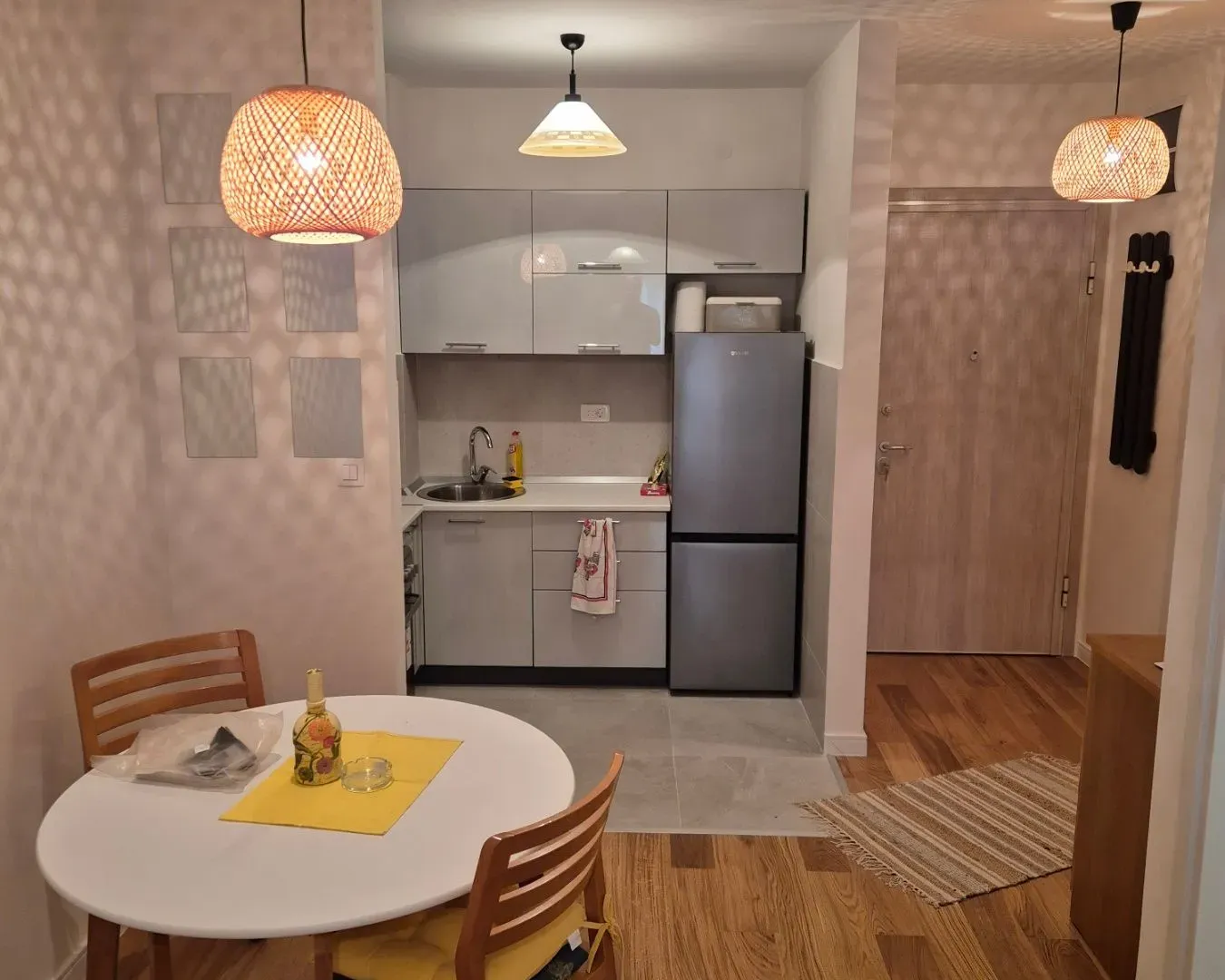 Izdavanje, jednosoban stan, 40m², Central Point, Podgorica