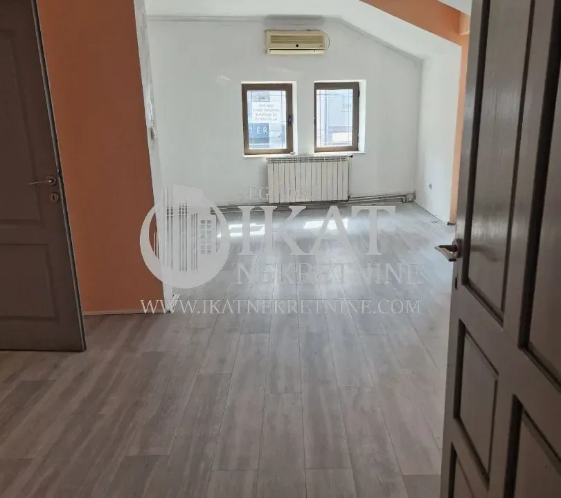 Izdavanje, poslovni prostor, 300m², Đeram Pijaca, Beograd