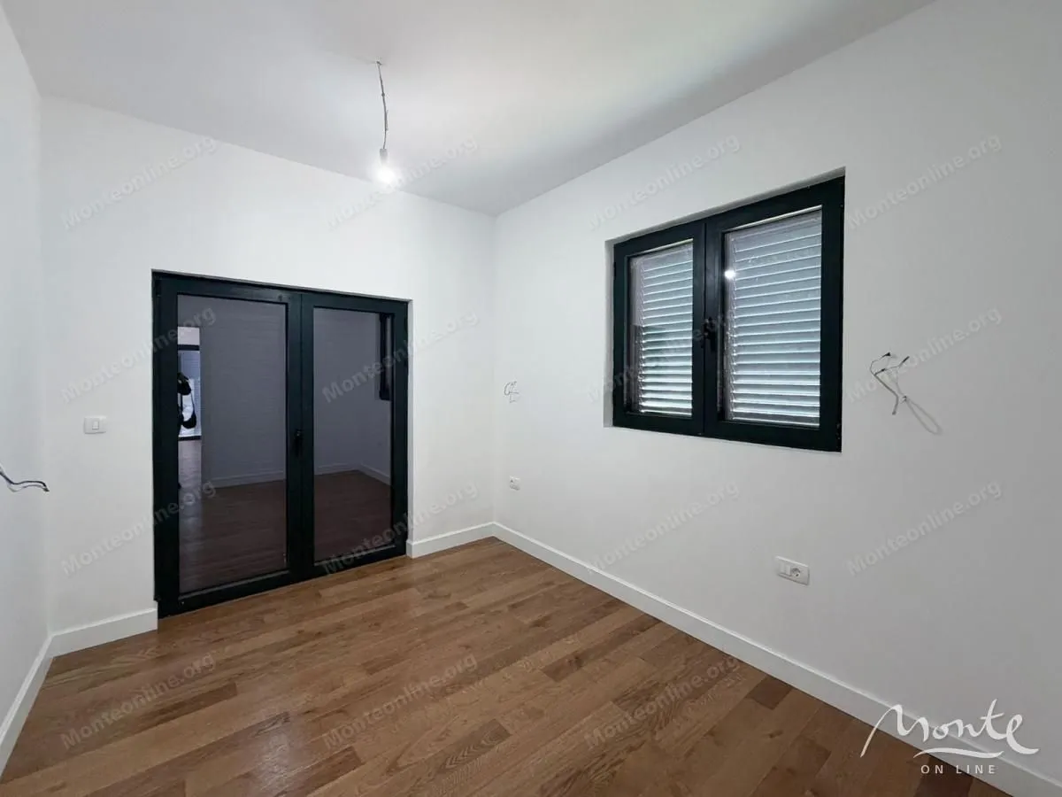 Prodaja, dvosoban stan, 70m², Tivat, Crna Gora