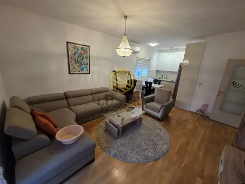 Izdavanje, dvosoban stan, 72m², Blok 9, Podgorica - image 17