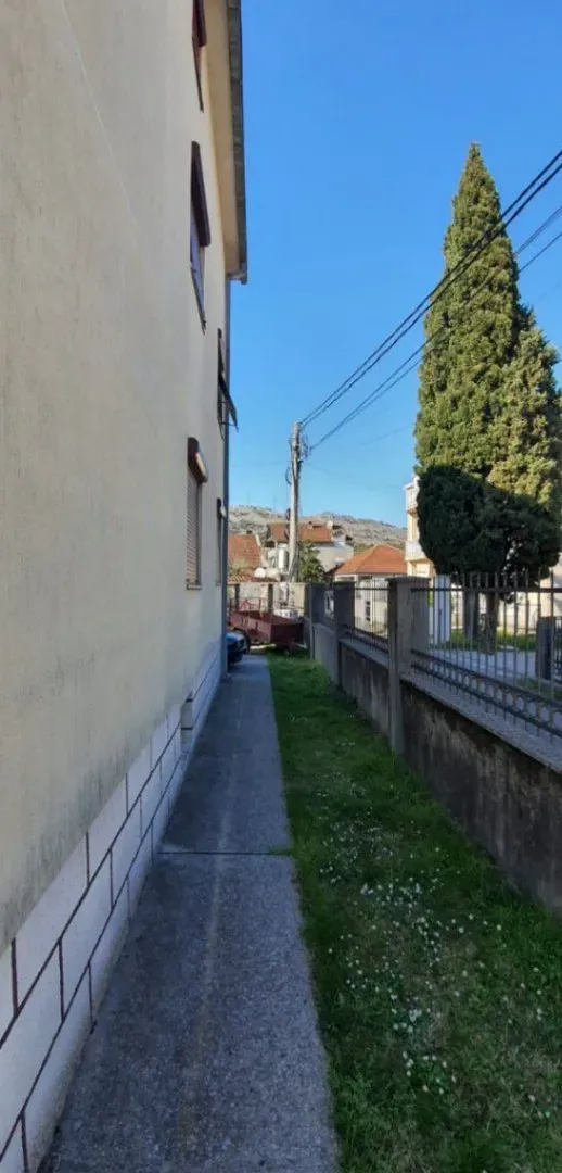 Prodaja, kuća, 270m², Tološi, Podgorica