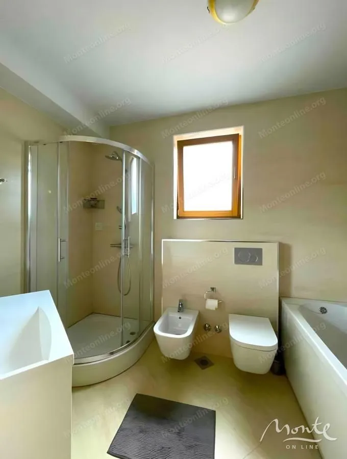 Prodaja, dvosoban stan, 106m², Dobrota, Kotor