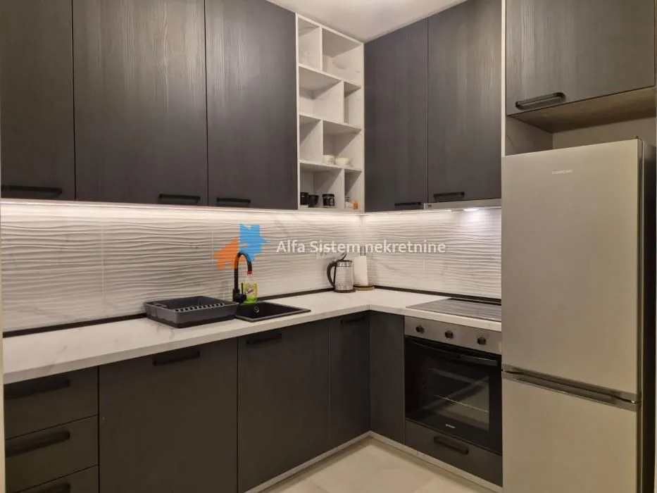 Izdavanje, trosoban stan, 95m², Trošarina, Voždovac Sve Podlokacije