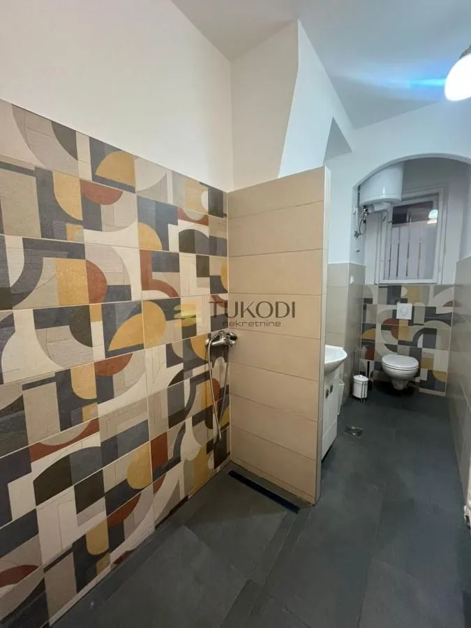 Prodaja, četvorosoban stan, 119m², Centar, Novi Sad