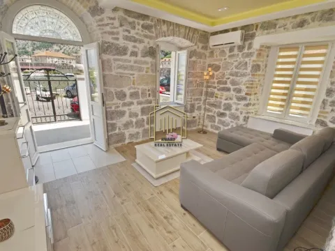 Izdavanje, poslovni prostor, 50m², Centar, Kotor - image 4