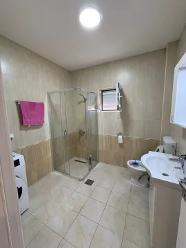 Izdavanje, kuća, 350m², Zlatica, Podgorica - image 12