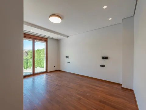 Prodaja, kuća, 492m², Mareza, Podgorica - image 18