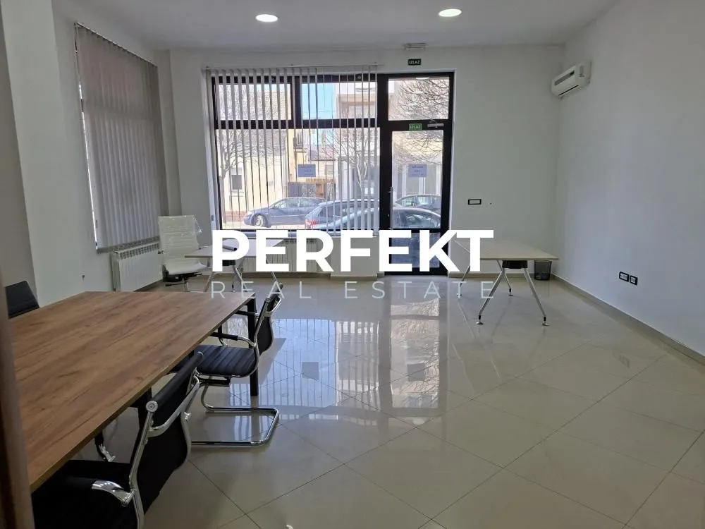 Rent, office space, 67m², Centar, Pančevo