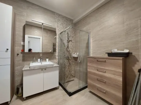 Rent, three bedroom apartment, 130m², Dobrota, Kotor - image 7