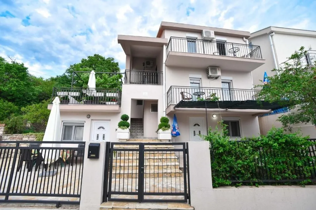 Prodaja, kuća, 179m², Petrovac, Budva