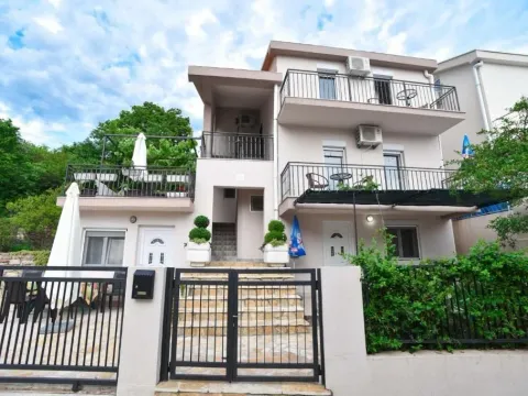 Prodaja, kuća, 179m², Petrovac, Budva - image 1